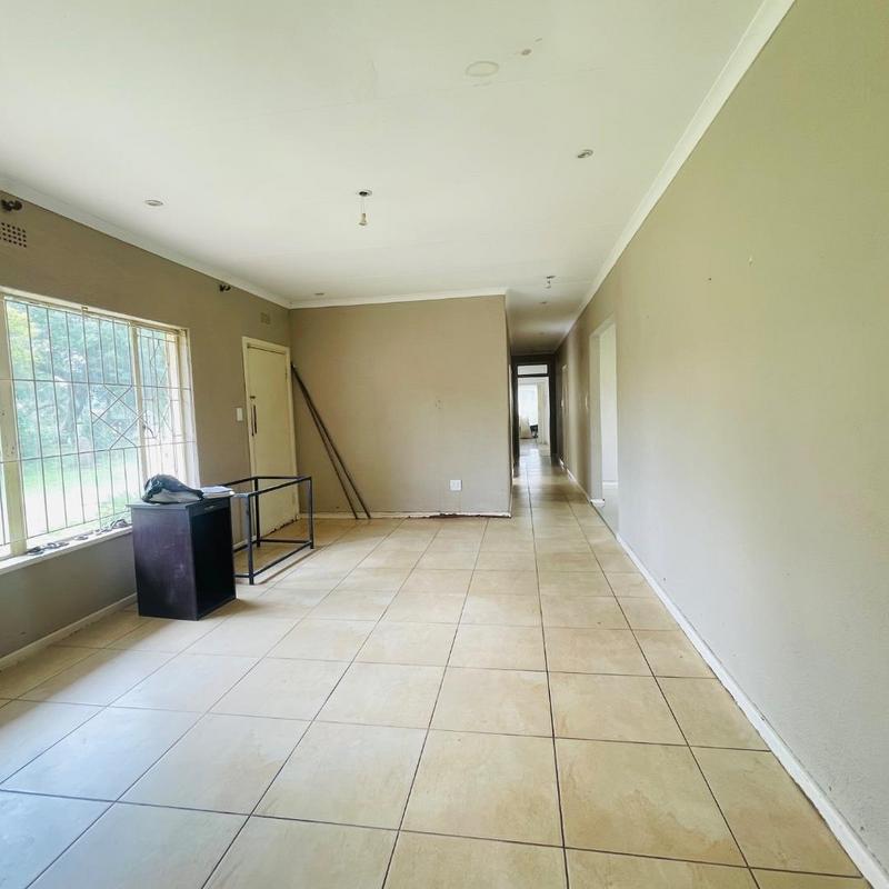 7 Bedroom Property for Sale in Golf View North West